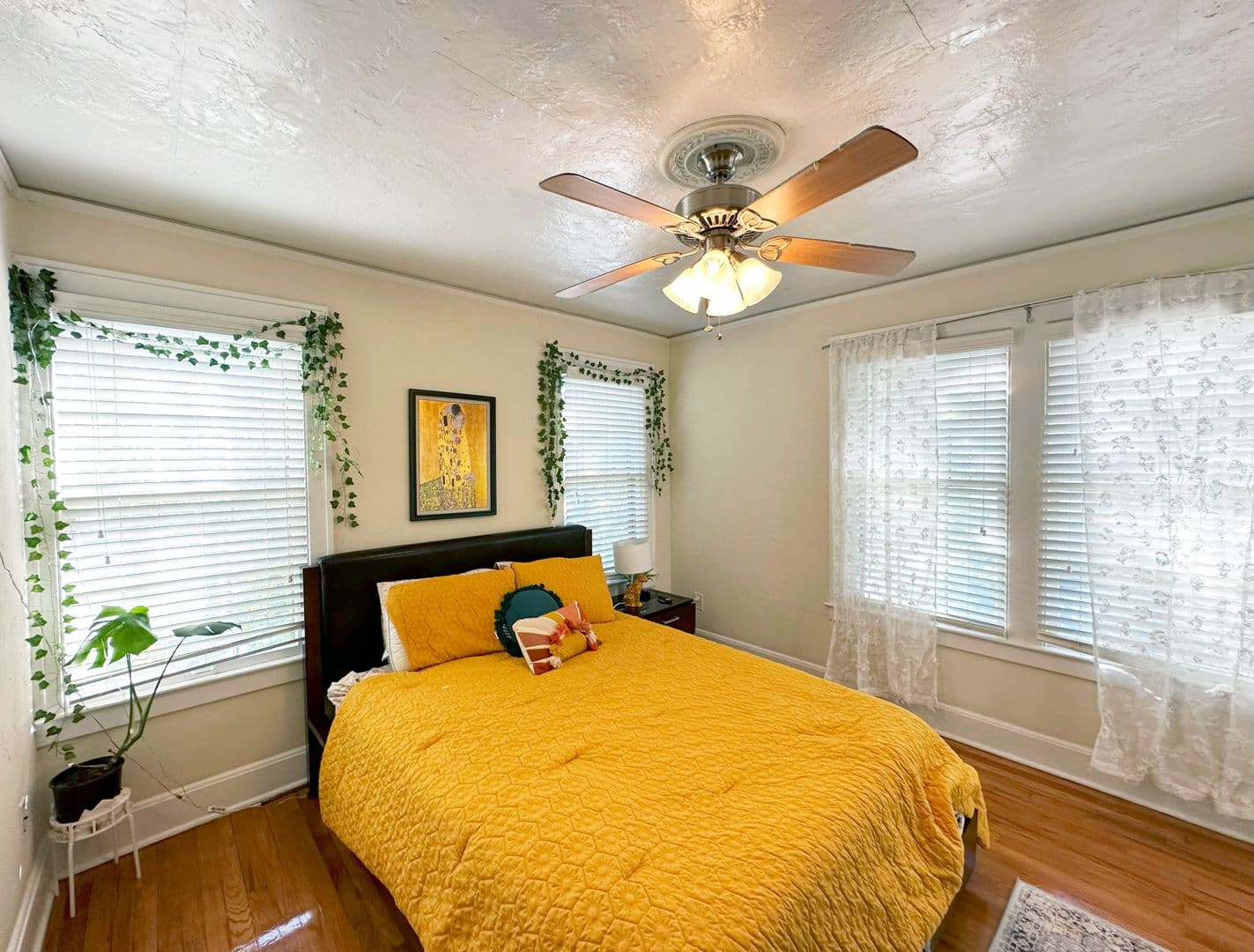 Gainesville House: 933 SW 5th Avenue