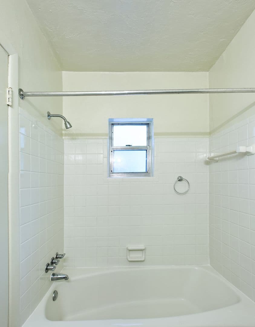 Gainesville Apartment: 1222 NW 8th Avenue