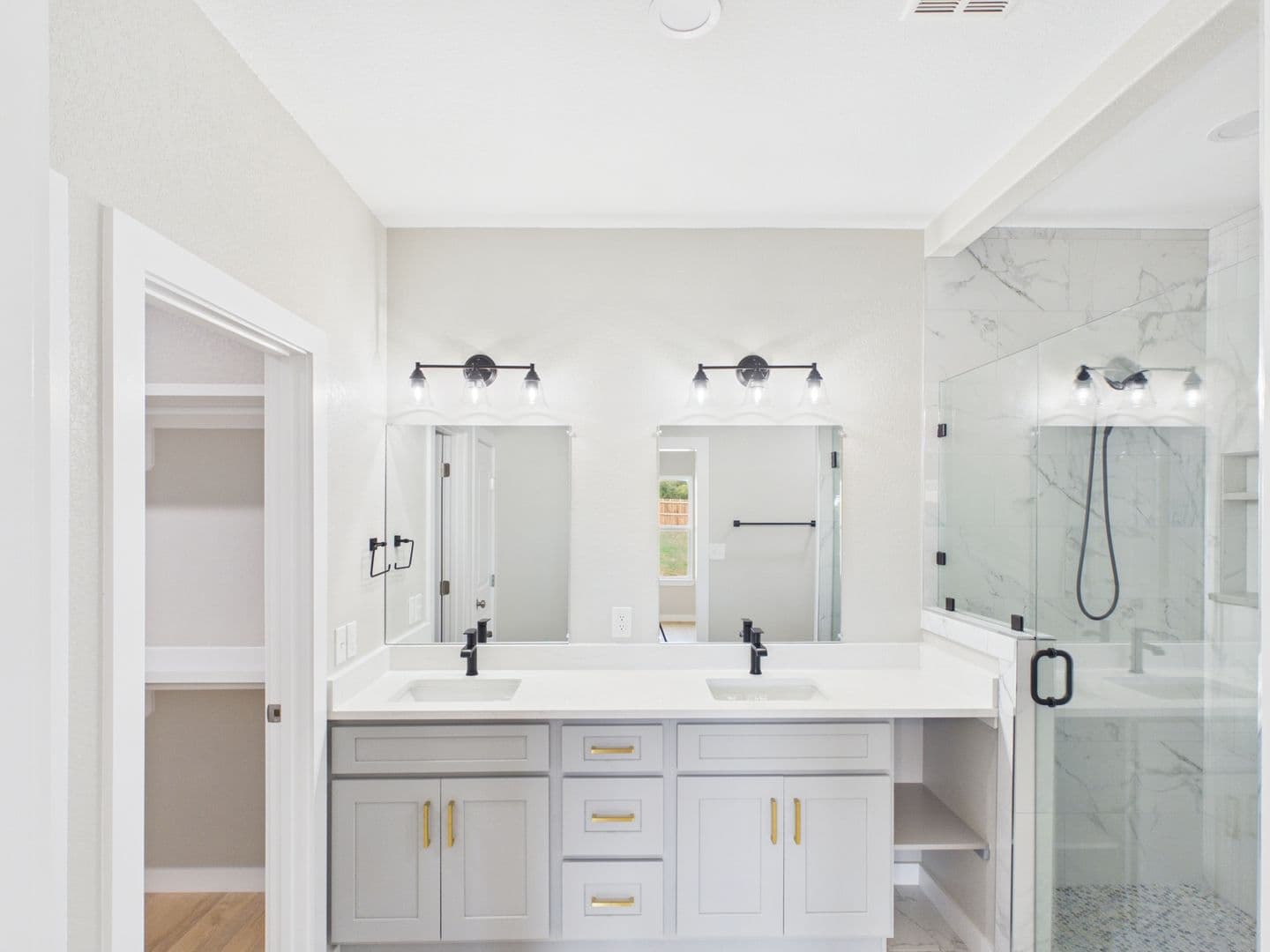 Fredericksburg House: 126 Feather Way