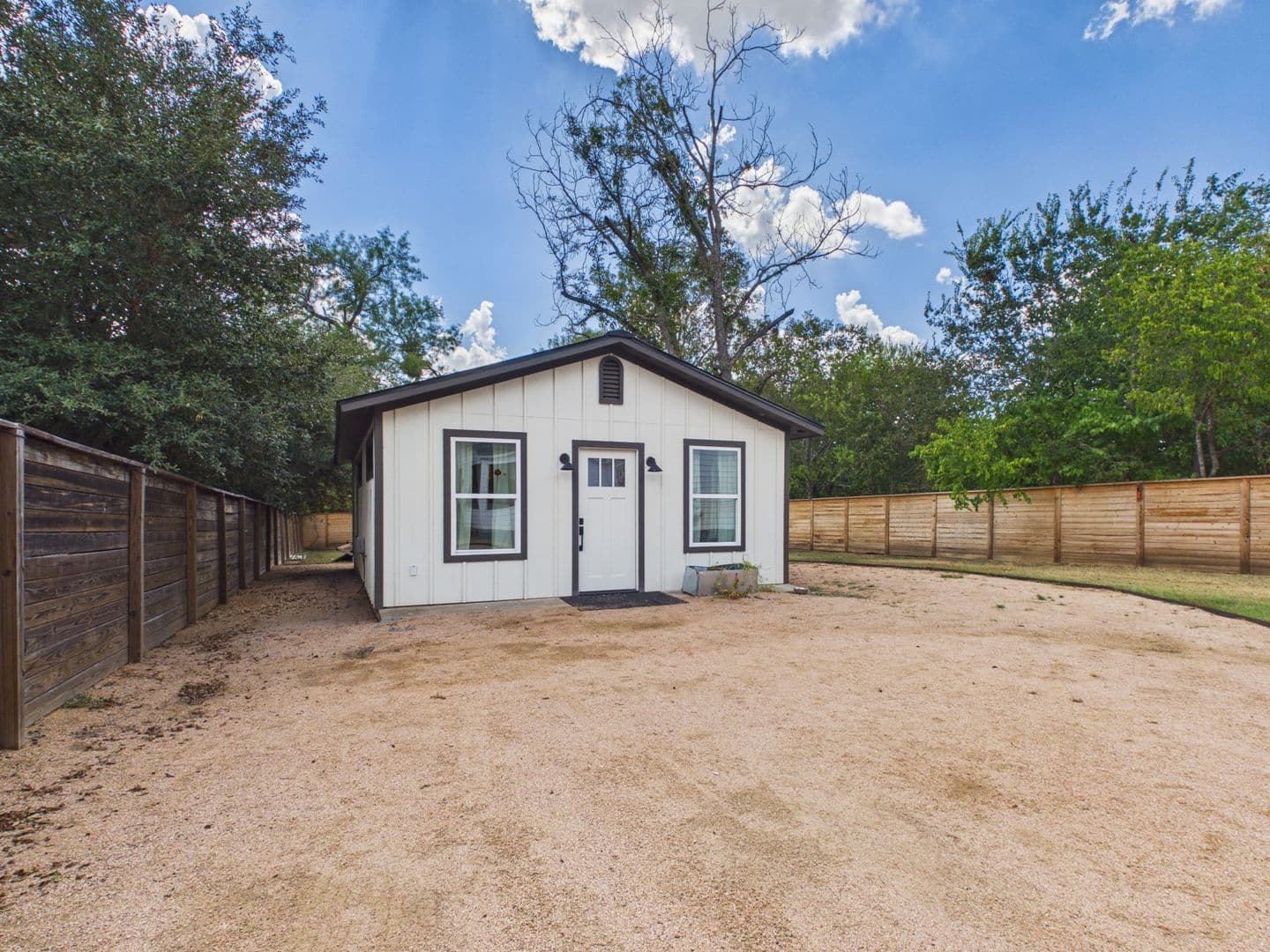 Fredericksburg House: 421 E Orchard