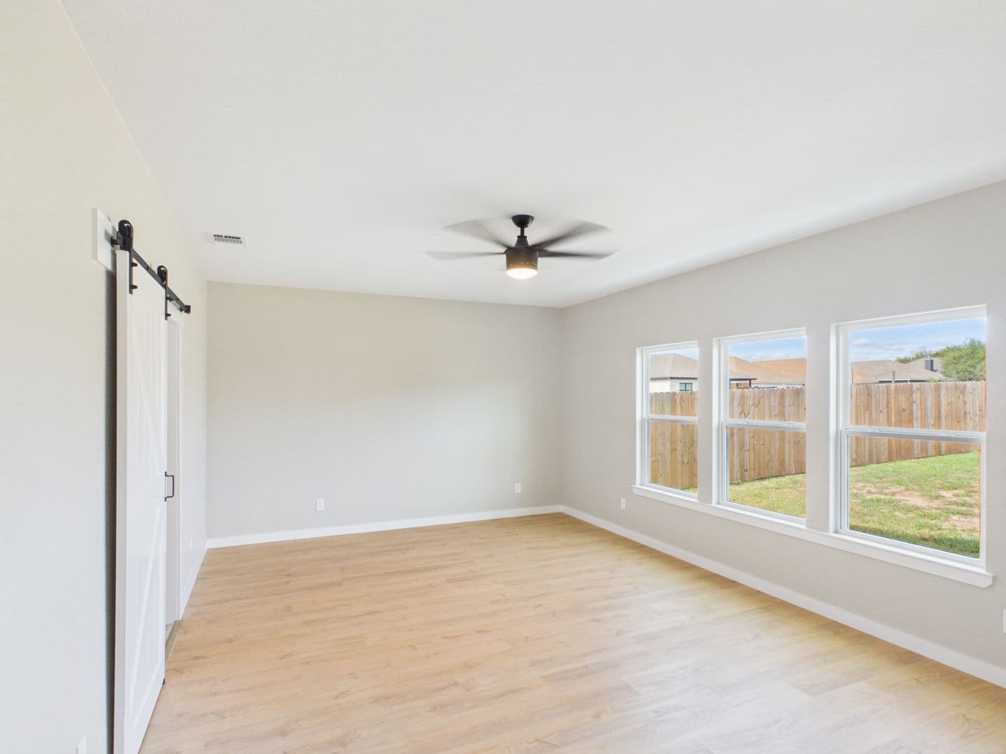 Fredericksburg House: 126 Feather Way