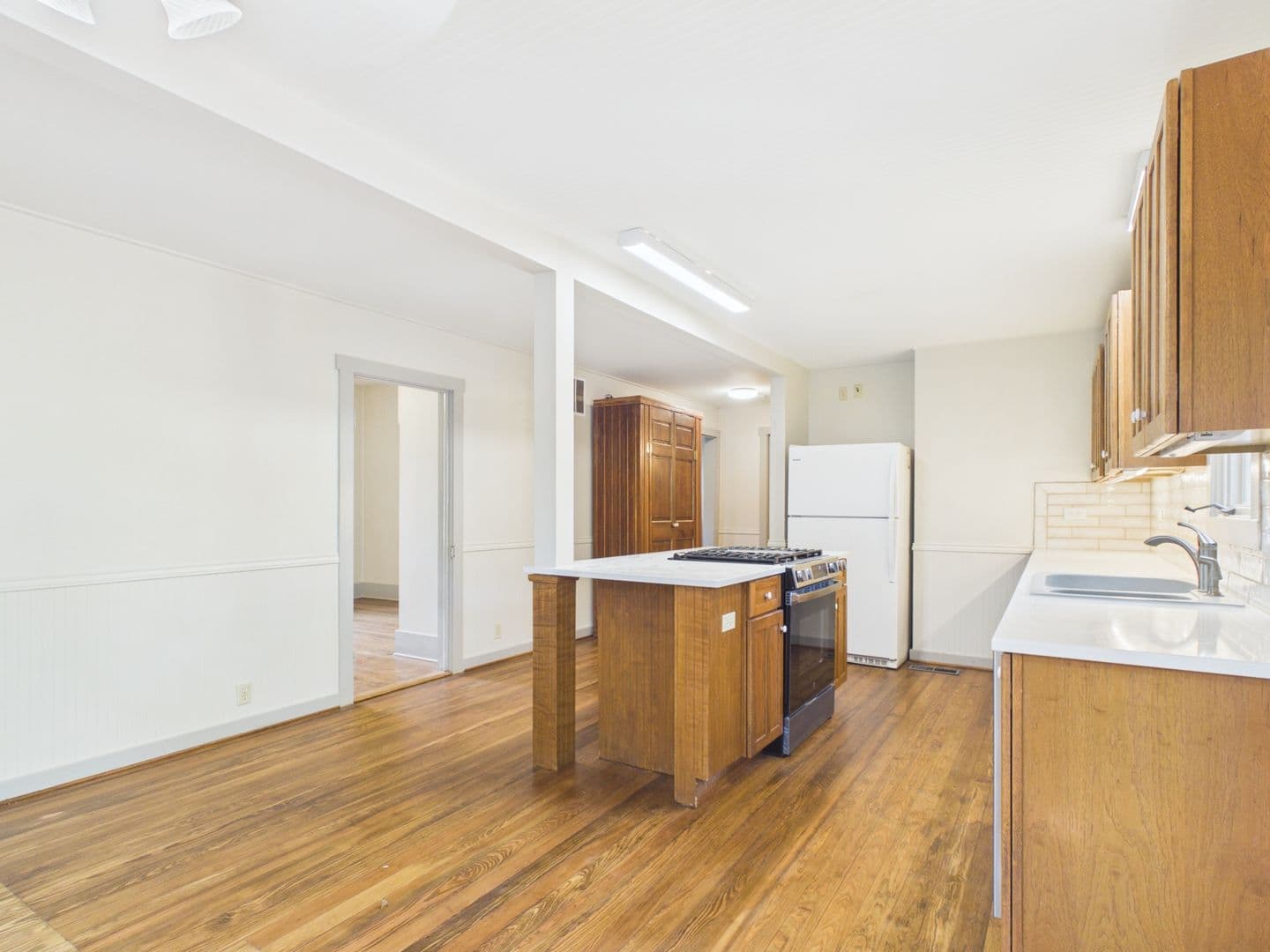 Fredericksburg House: 606 W Austin St