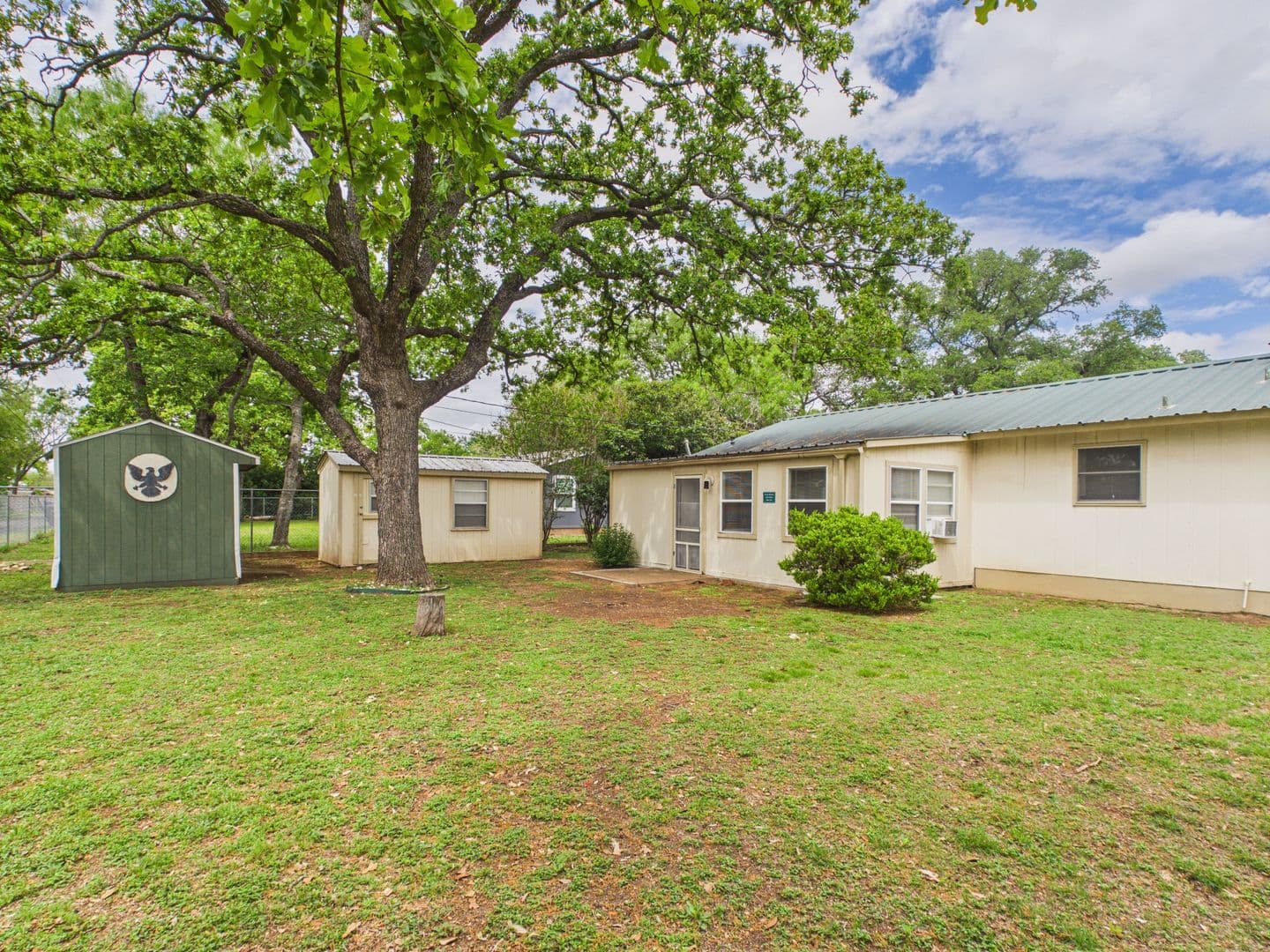 Fredericksburg House: 207 Skylark