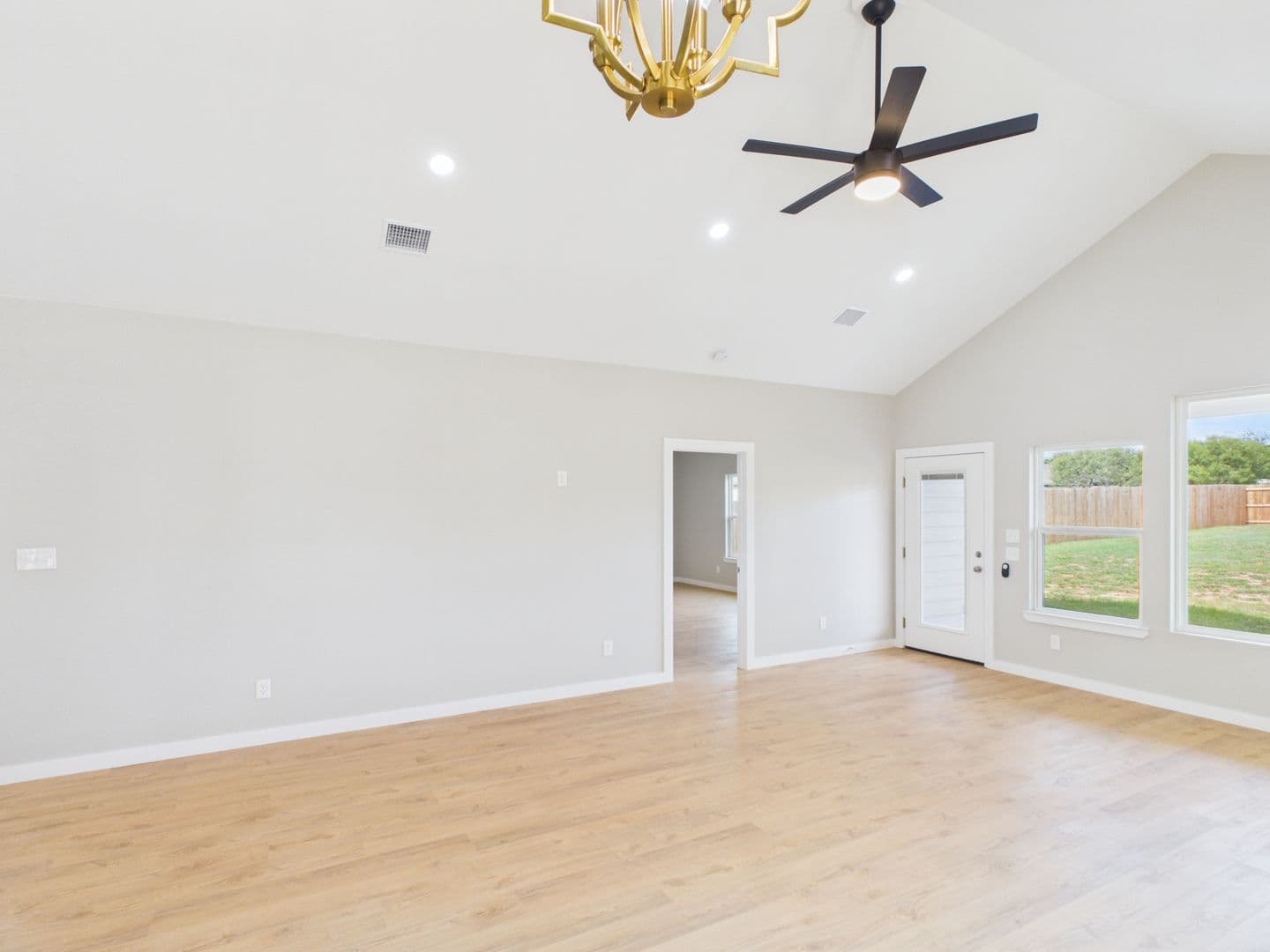 Fredericksburg House: 126 Feather Way