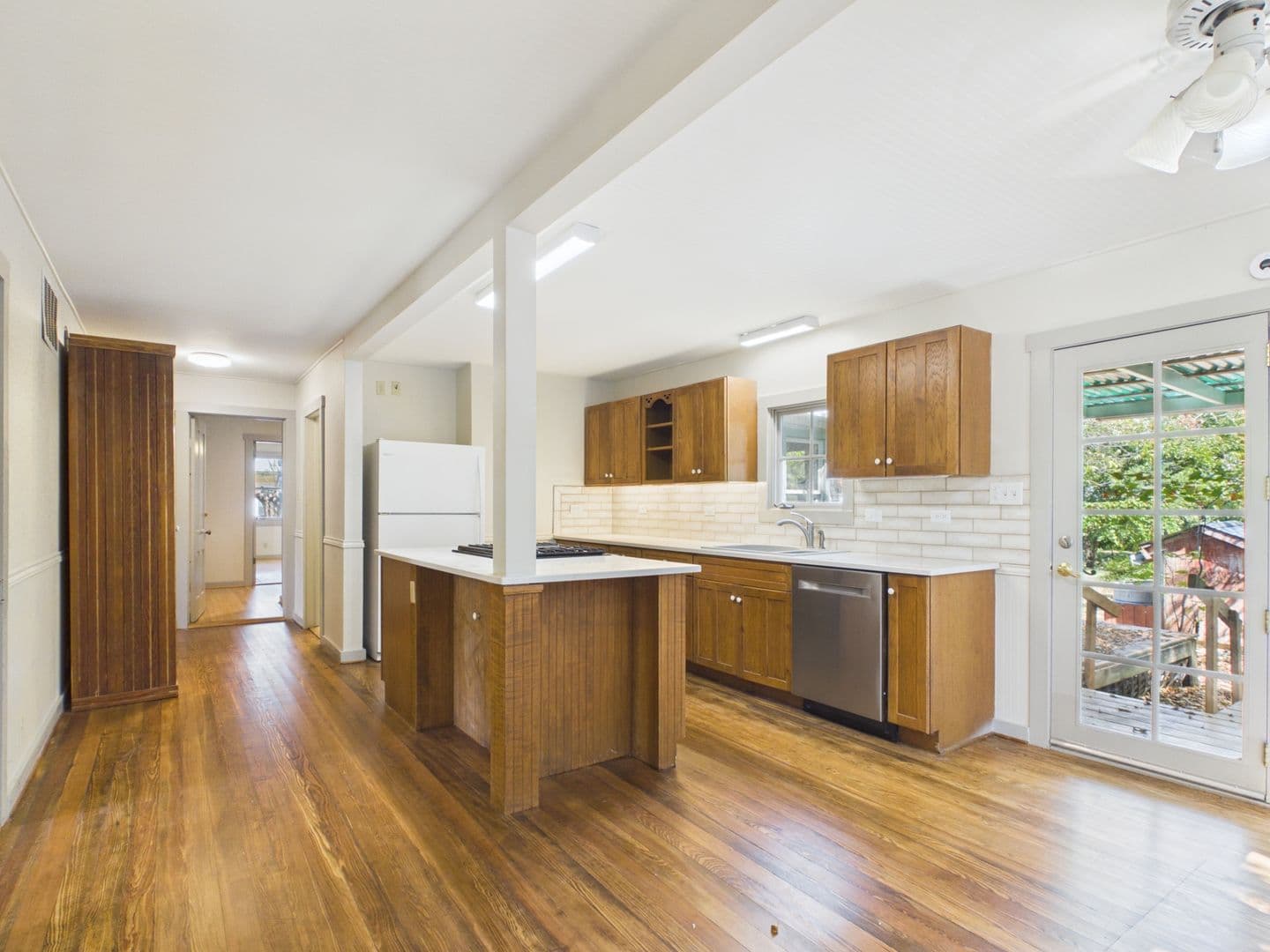 Fredericksburg House: 606 W Austin St