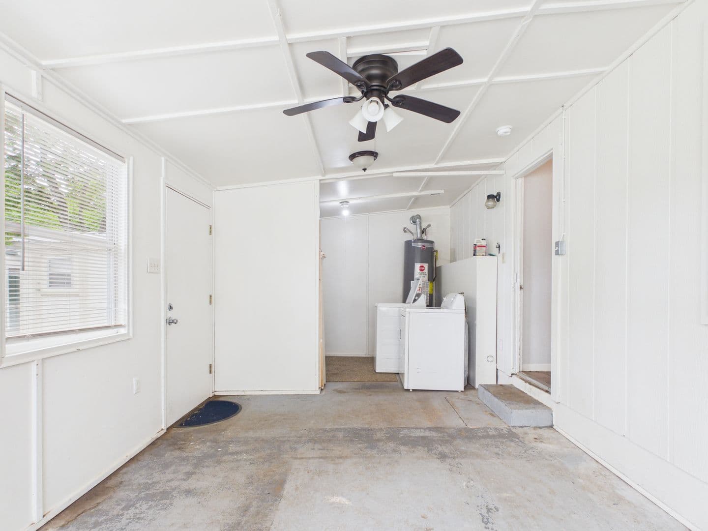 Fredericksburg House: 207 Skylark