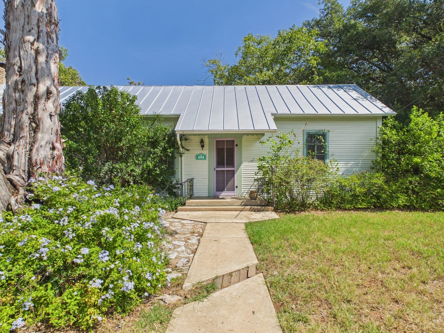 Fredericksburg House: 606 W Austin St