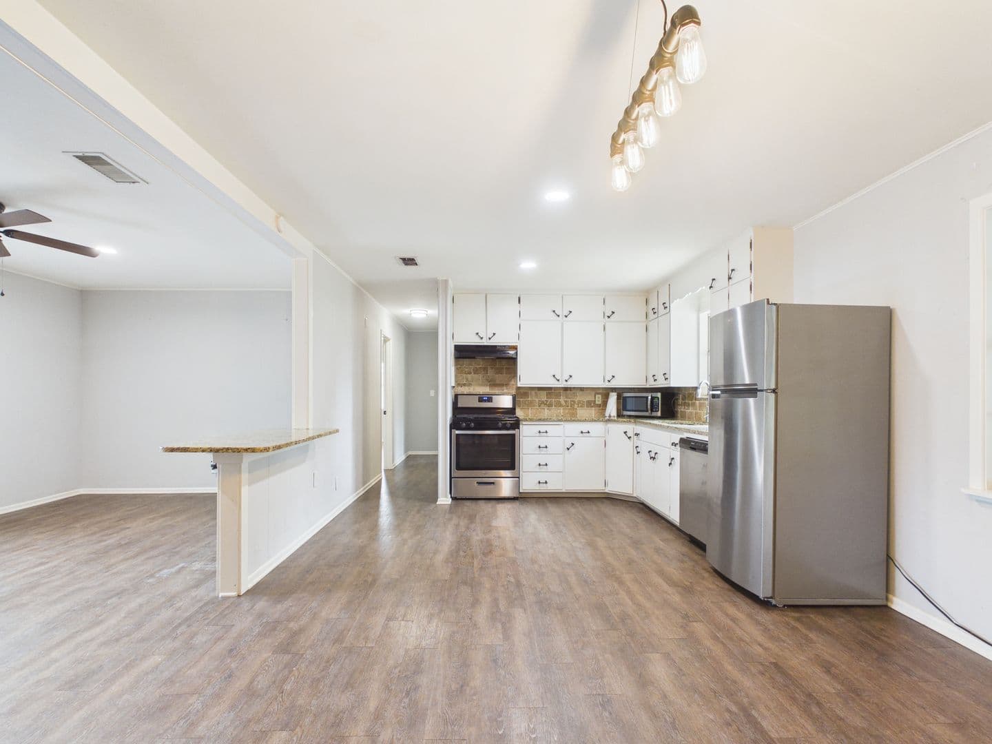 Fredericksburg House: 207 Skylark