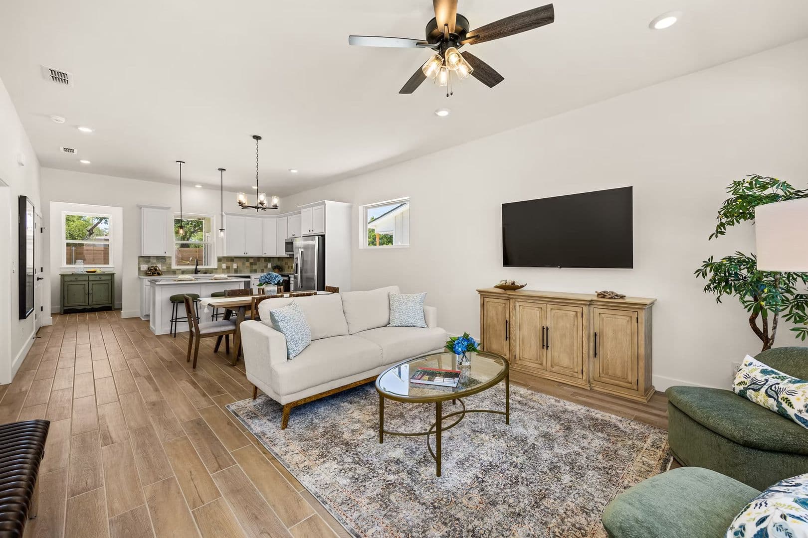 Fredericksburg House: 802 S Creek St Unit 103
