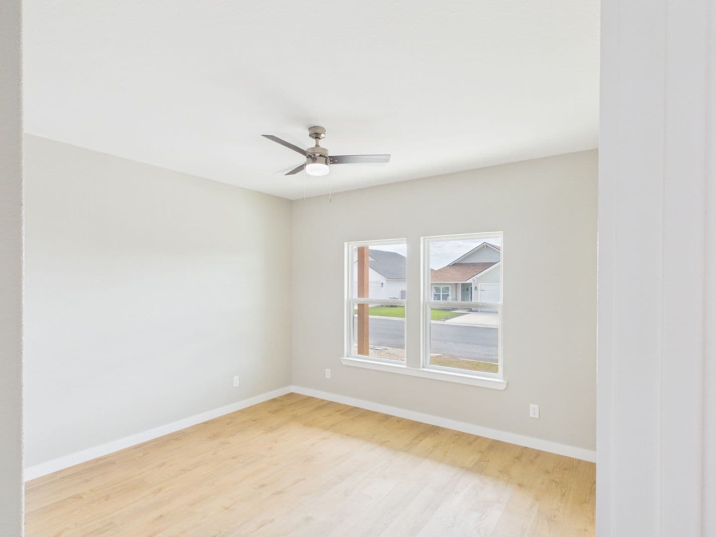 Fredericksburg House: 126 Feather Way