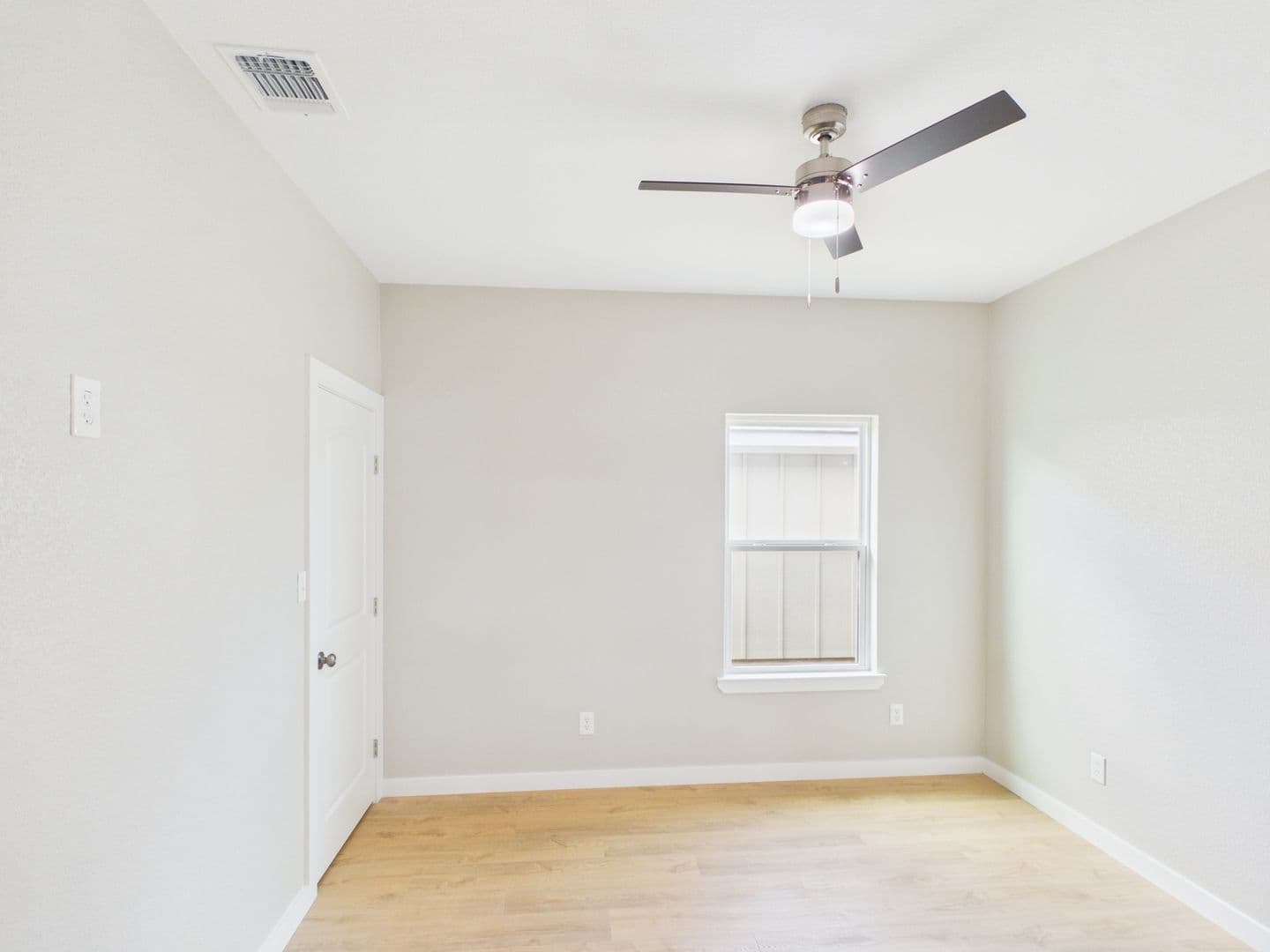 Fredericksburg House: 126 Feather Way