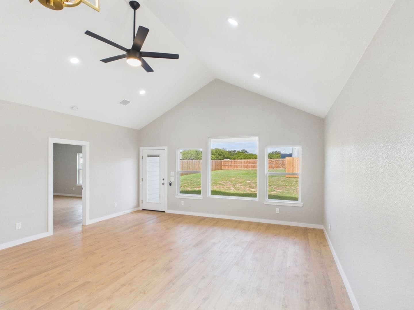 Fredericksburg House: 126 Feather Way