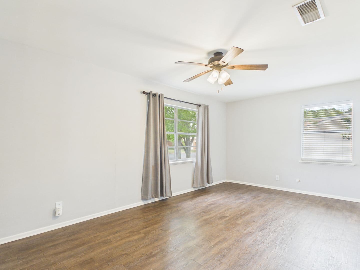 Fredericksburg House: 207 Skylark