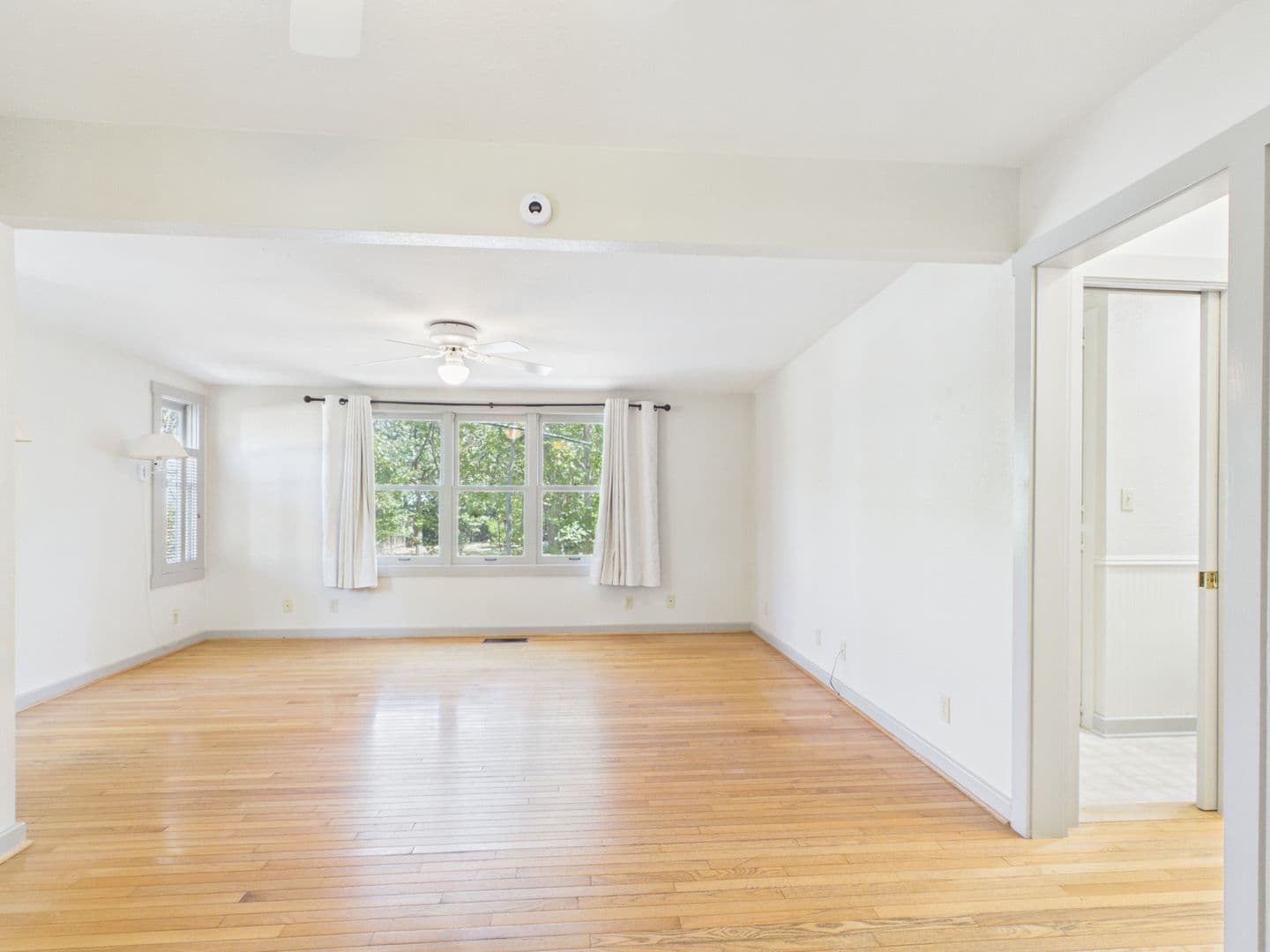 Fredericksburg House: 606 W Austin St