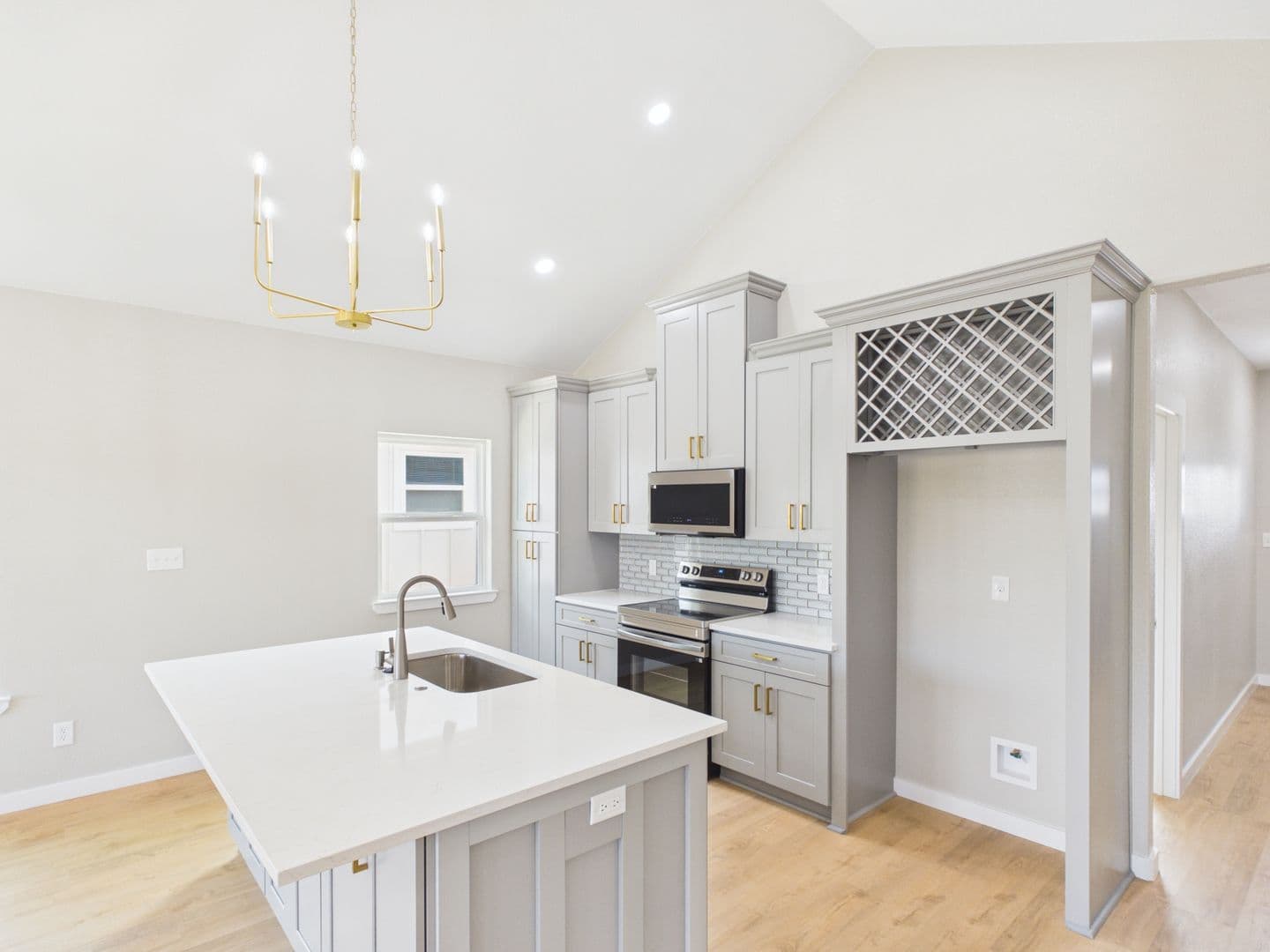 Fredericksburg House: 126 Feather Way
