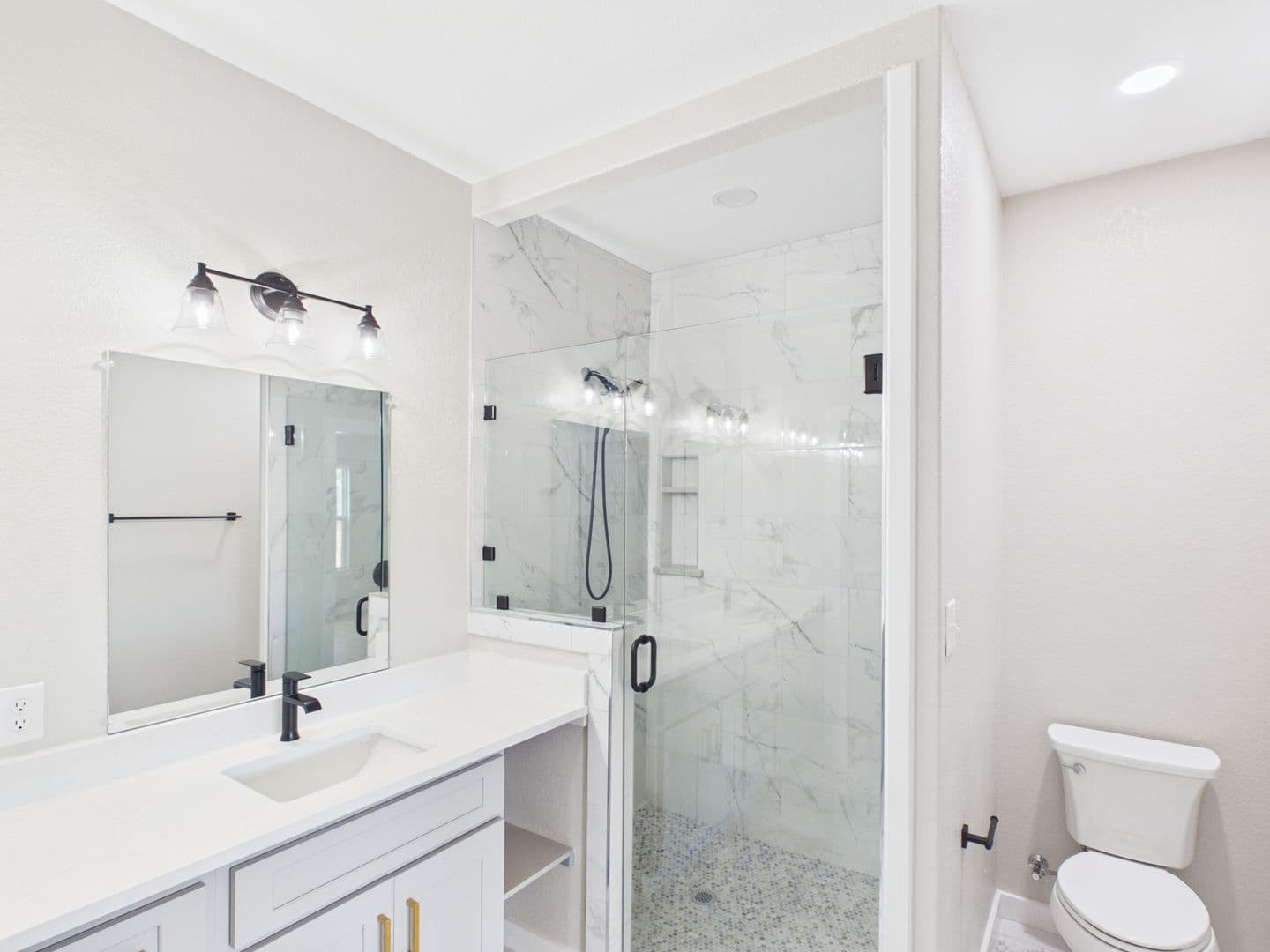 Fredericksburg House: 126 Feather Way