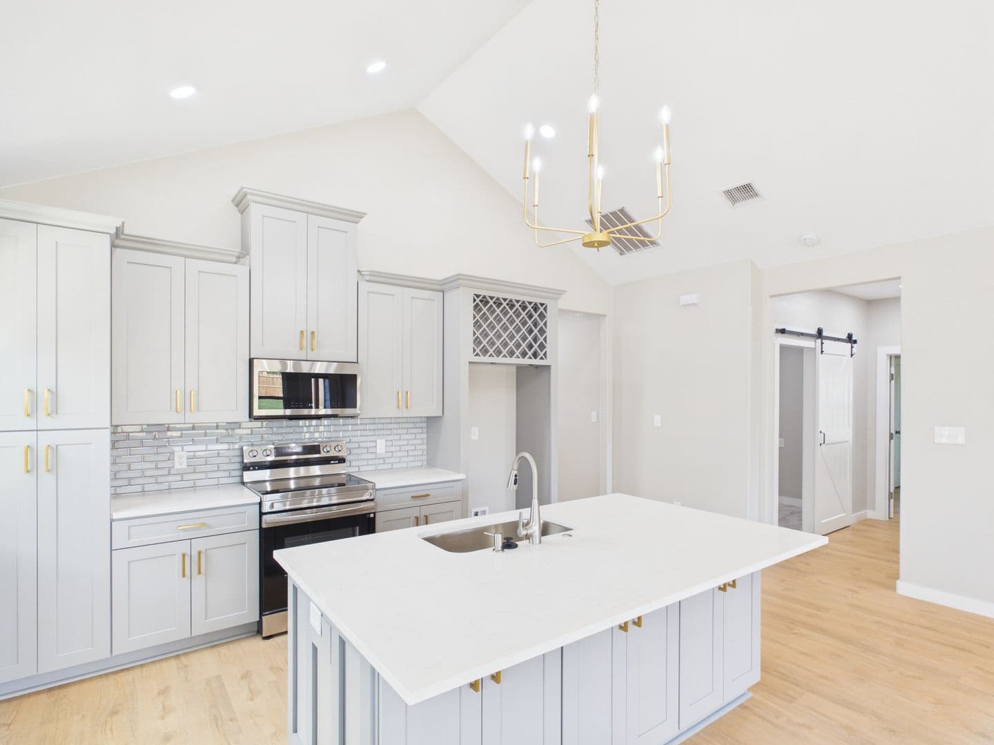 Fredericksburg House: 126 Feather Way