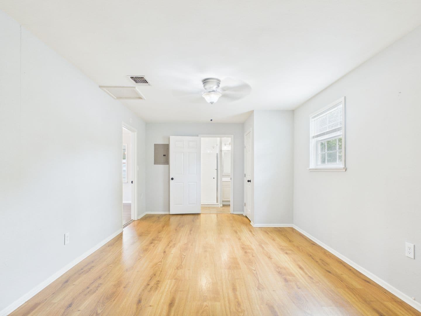 Fredericksburg House: 207 Skylark