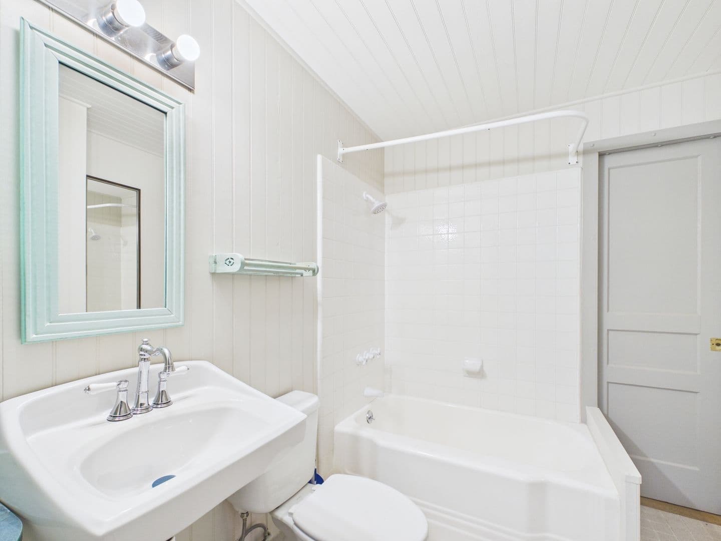 Fredericksburg House: 606 W Austin St