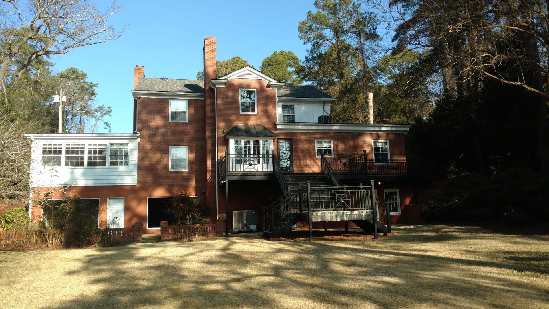 Fayetteville House: 1809 Lakeshore Drive