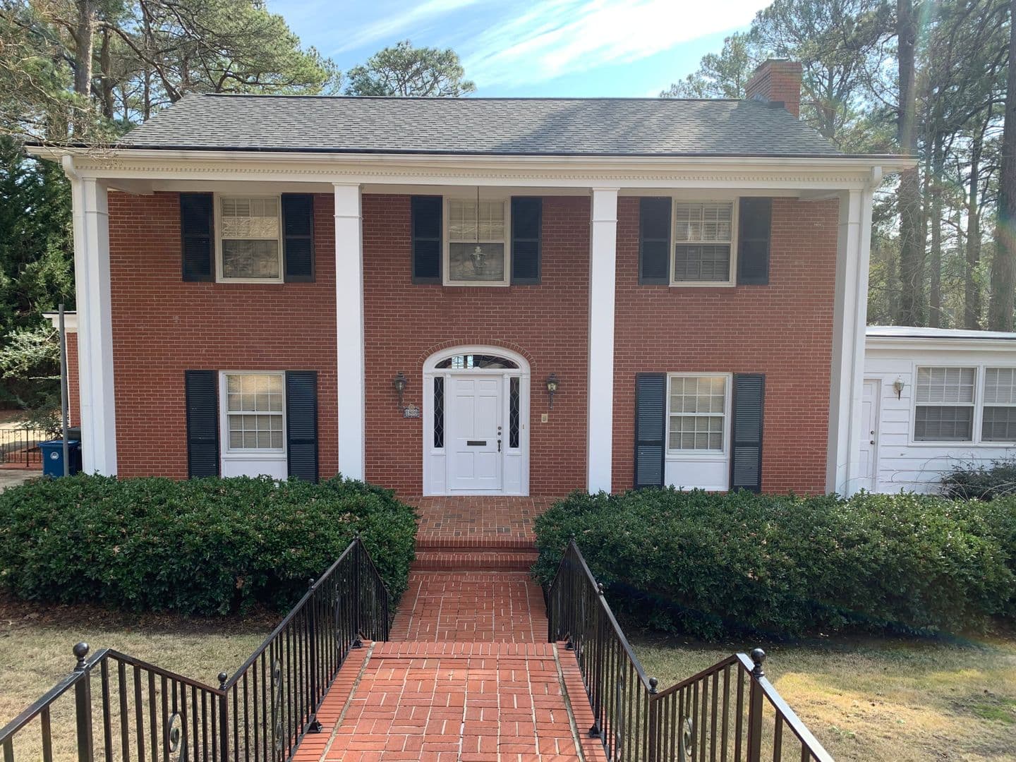 Fayetteville House: 1809 Lakeshore Drive
