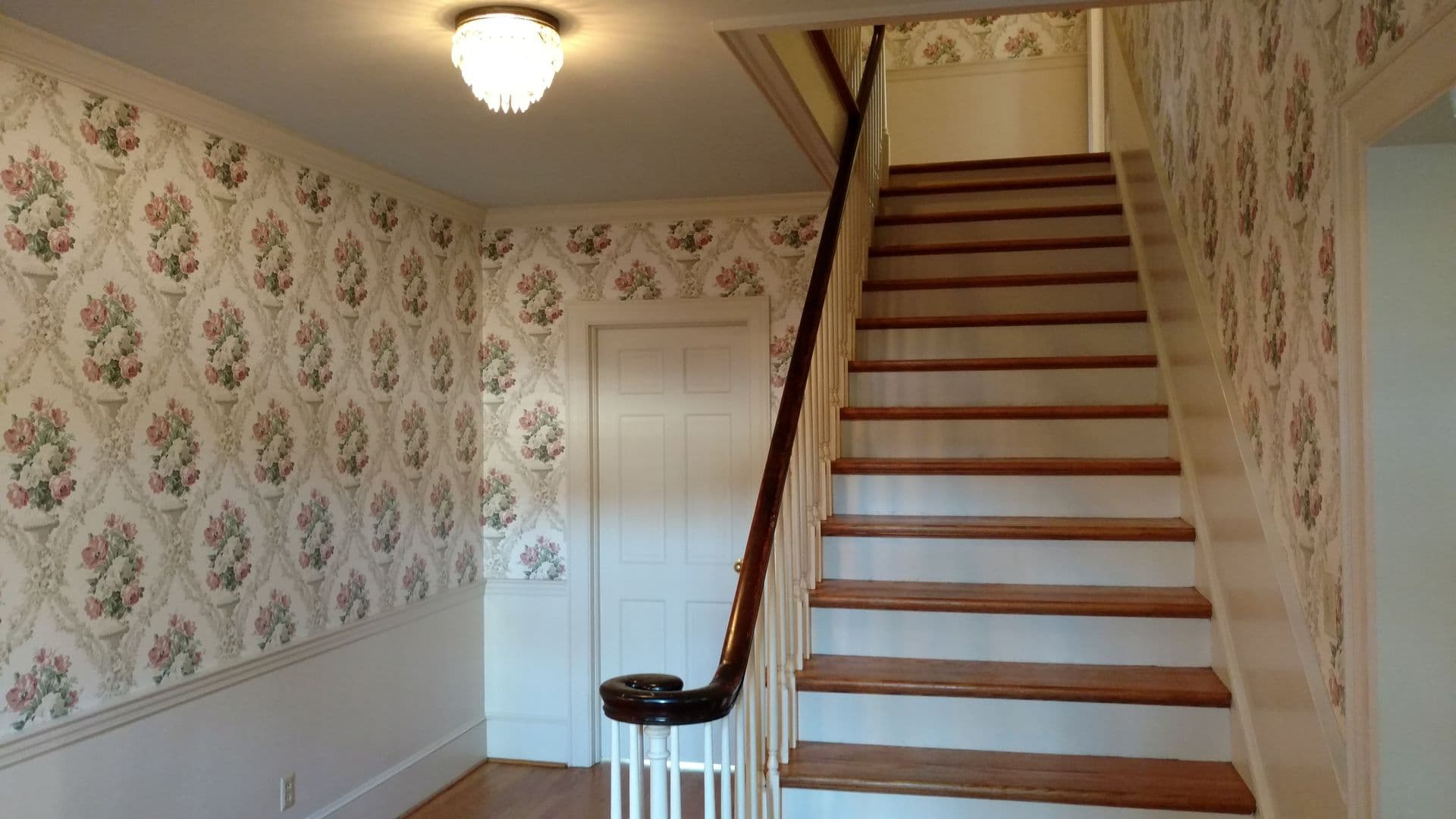 Fayetteville House: 1809 Lakeshore Drive