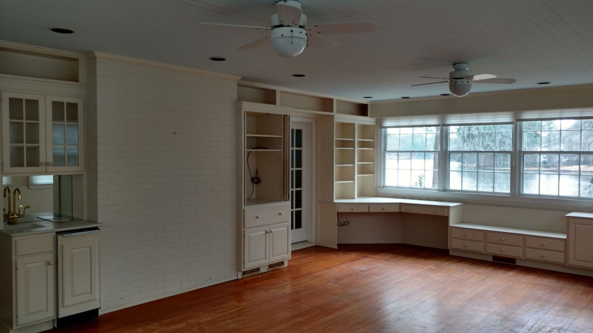 Fayetteville House: 1809 Lakeshore Drive