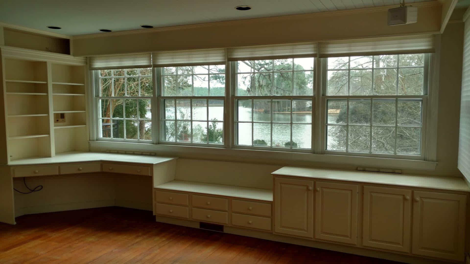 Fayetteville House: 1809 Lakeshore Drive