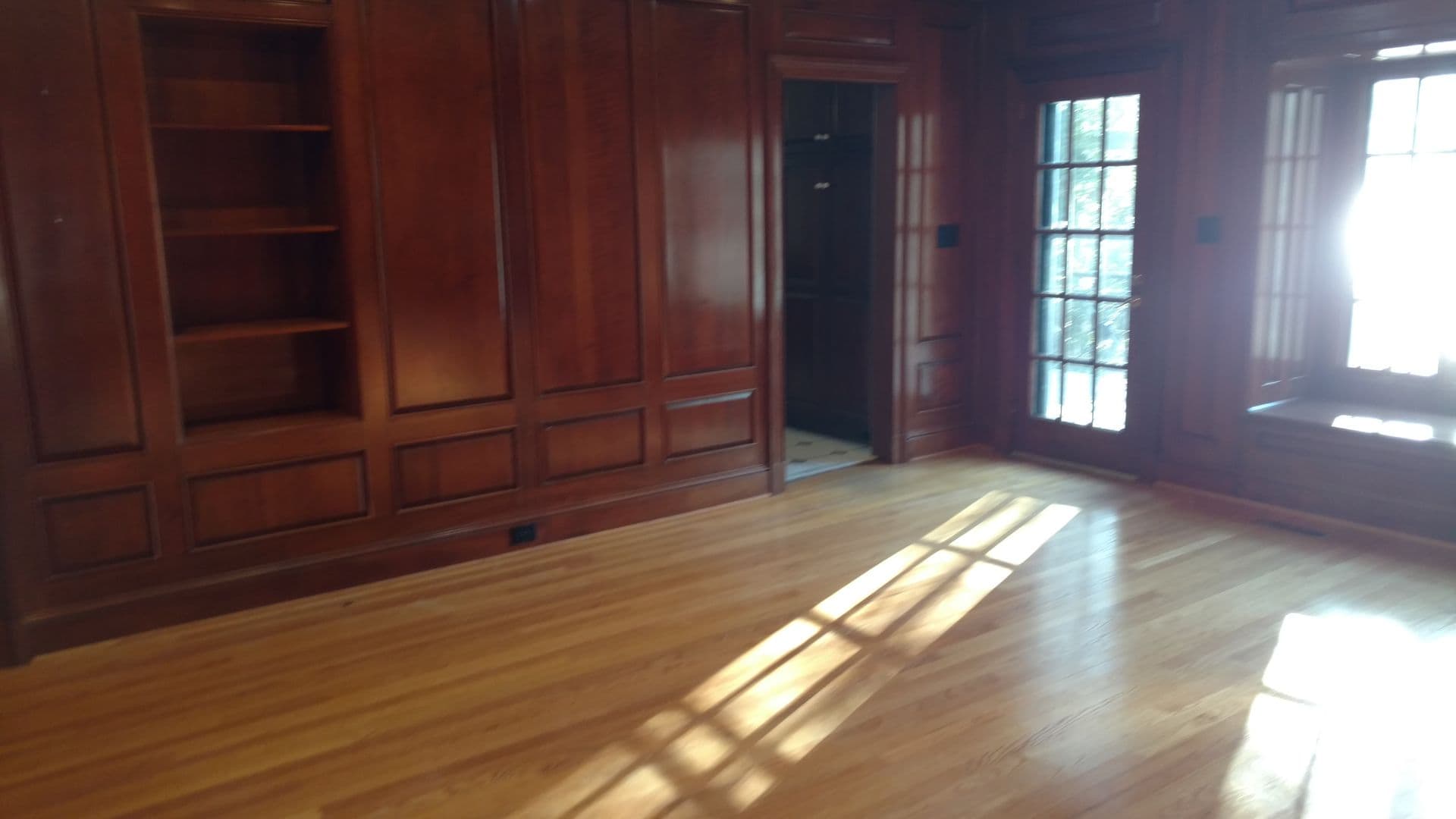 Fayetteville House: 1809 Lakeshore Drive