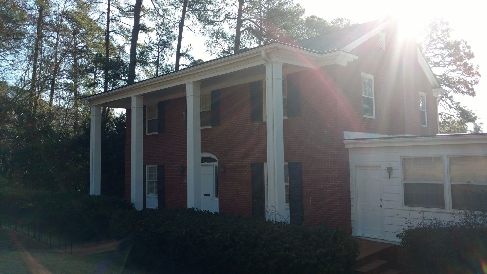 Fayetteville House: 1809 Lakeshore Drive