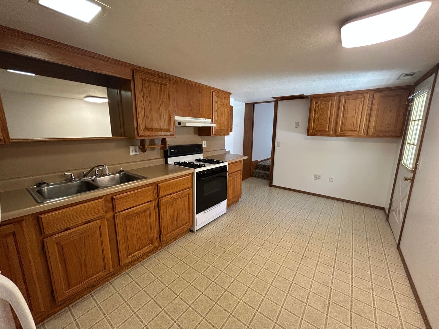 Quincy Apartment: 616 N 13th