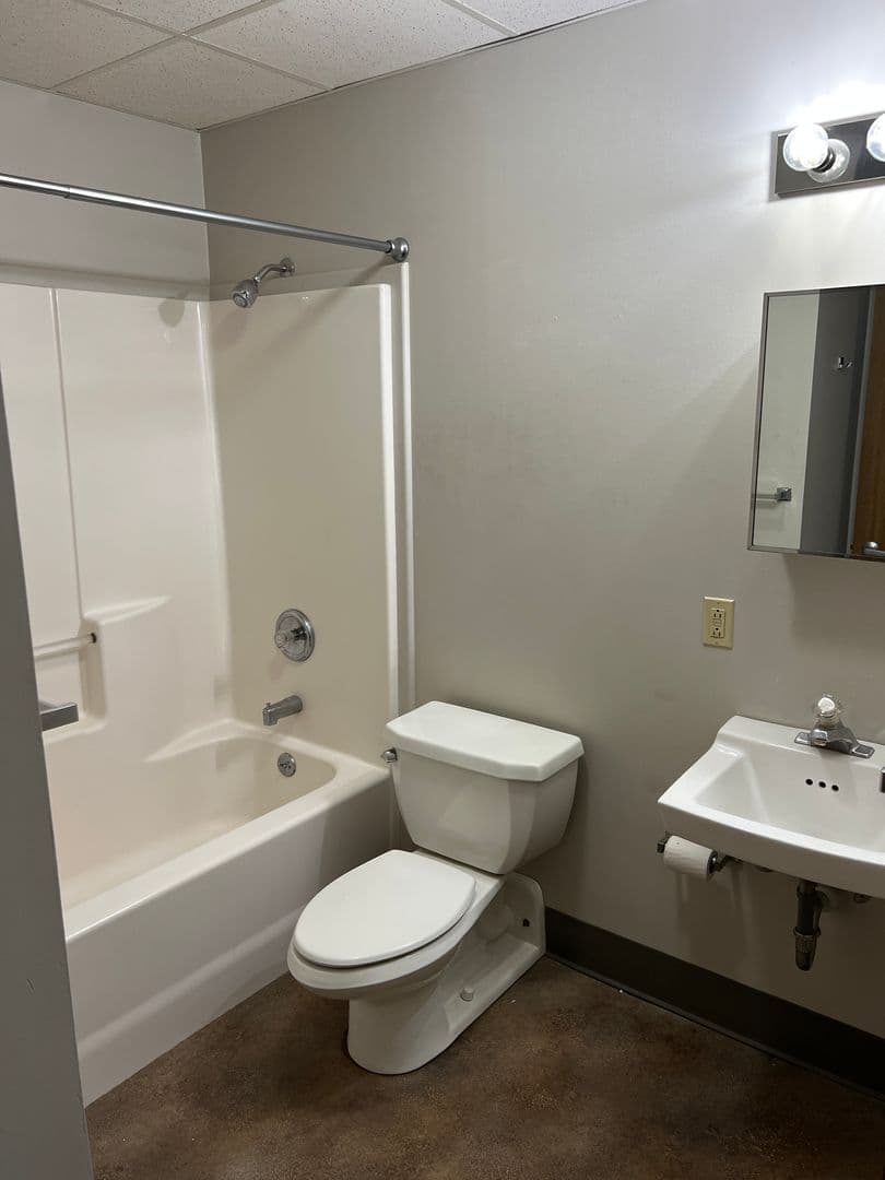 Quincy Apartment: 500 Maine St.