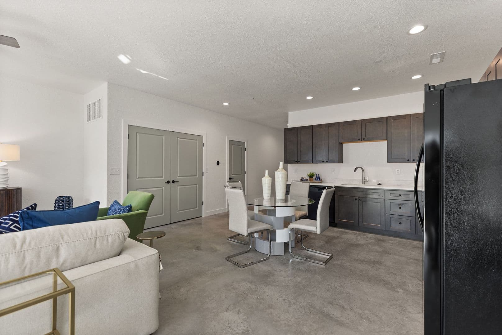 Quincy Townhome: 201 S 8th