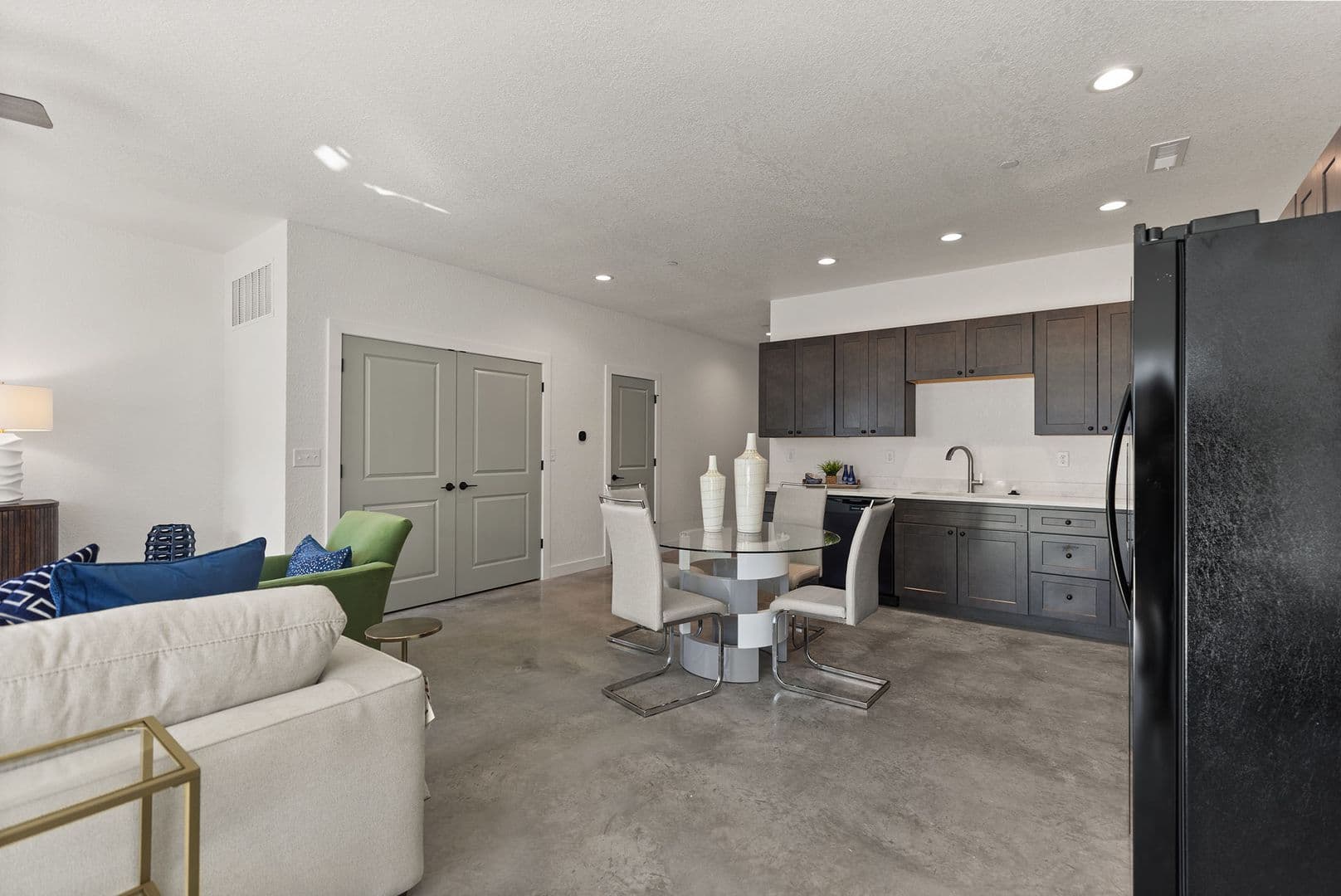 Quincy Townhome: 201 S 8th