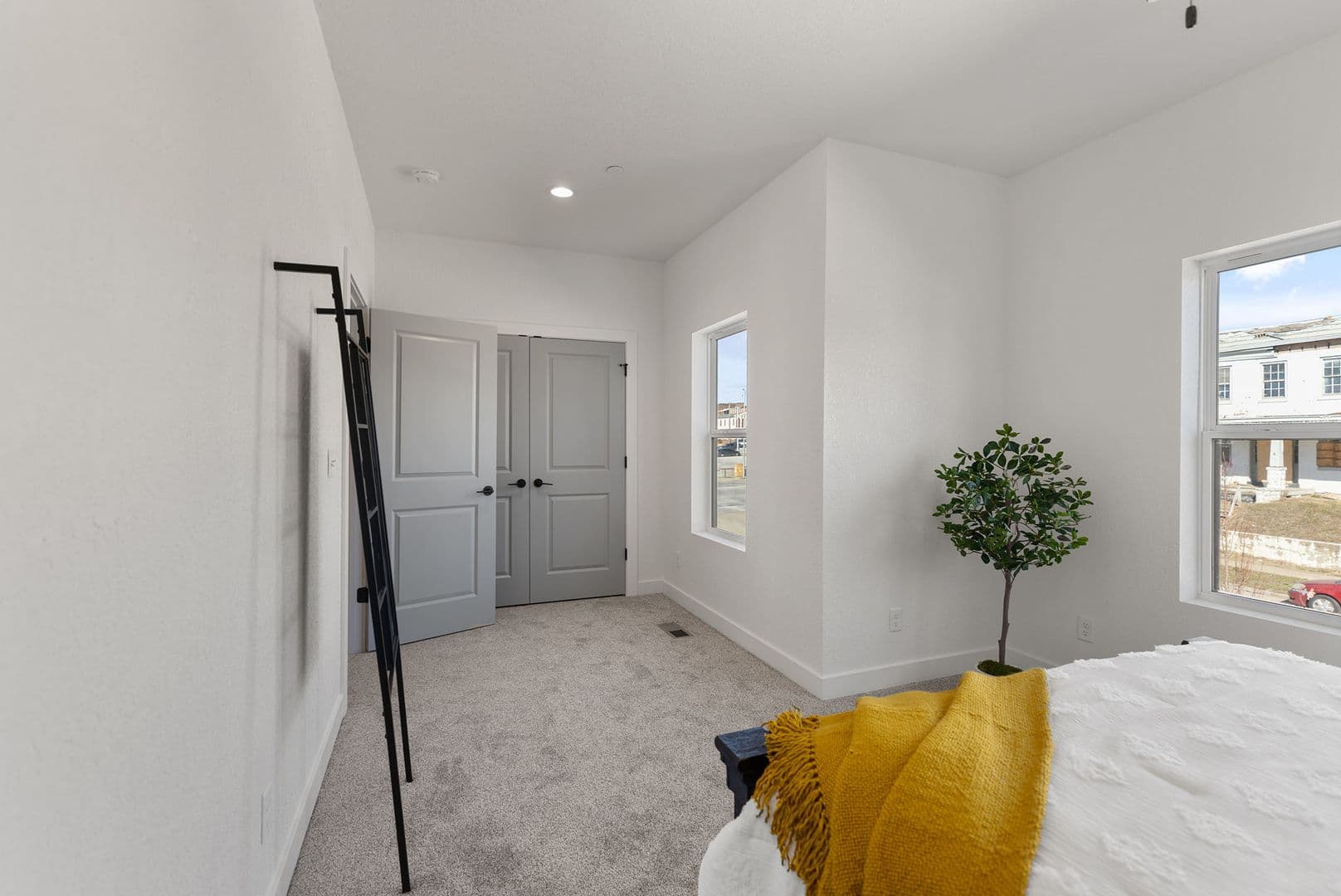 Quincy Townhome: 201 S 8th