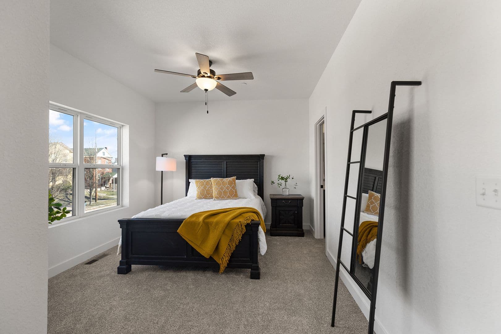 Quincy Townhome: 201 S 8th