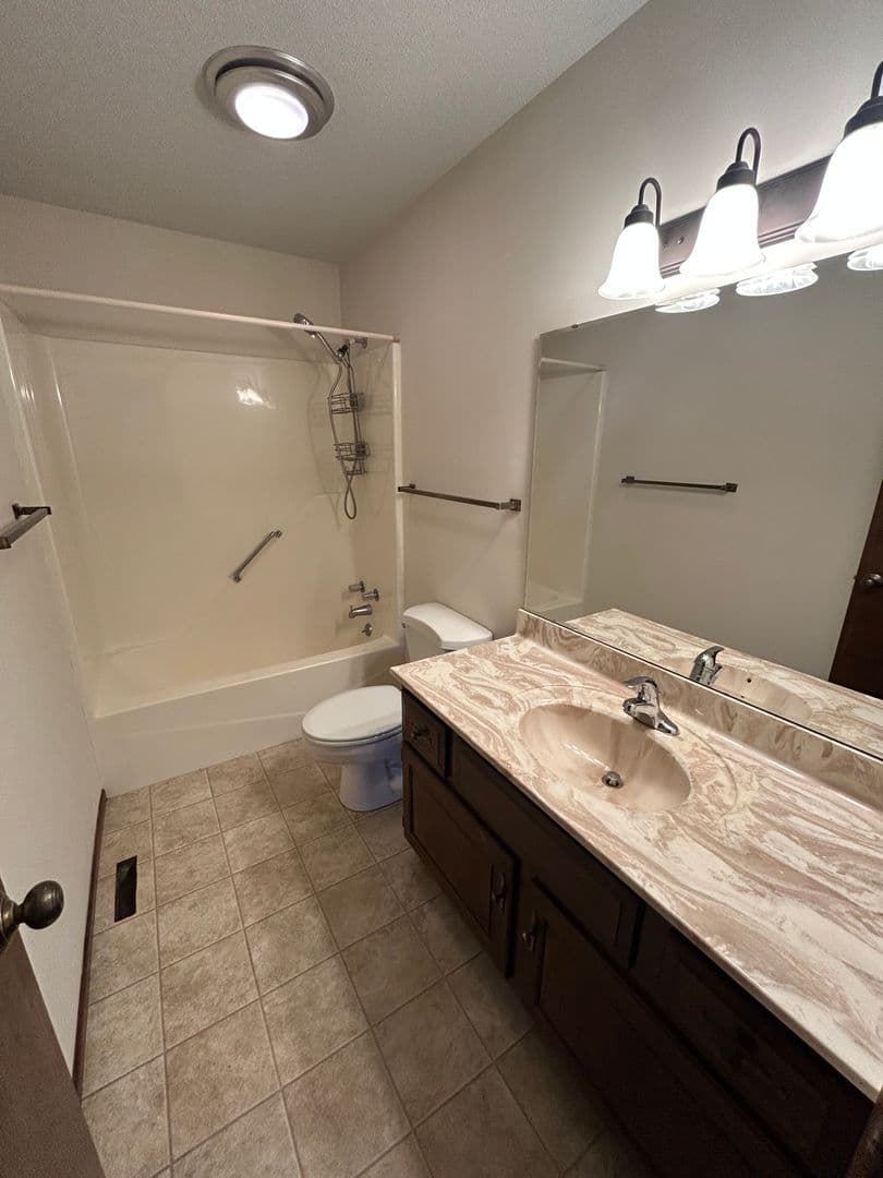 Quincy Apartment: 3429-3431 S Glendale