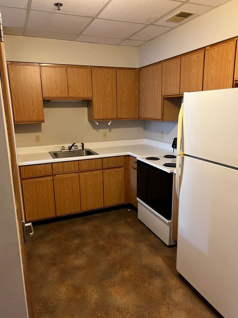 Quincy Apartment: 500 Maine St.