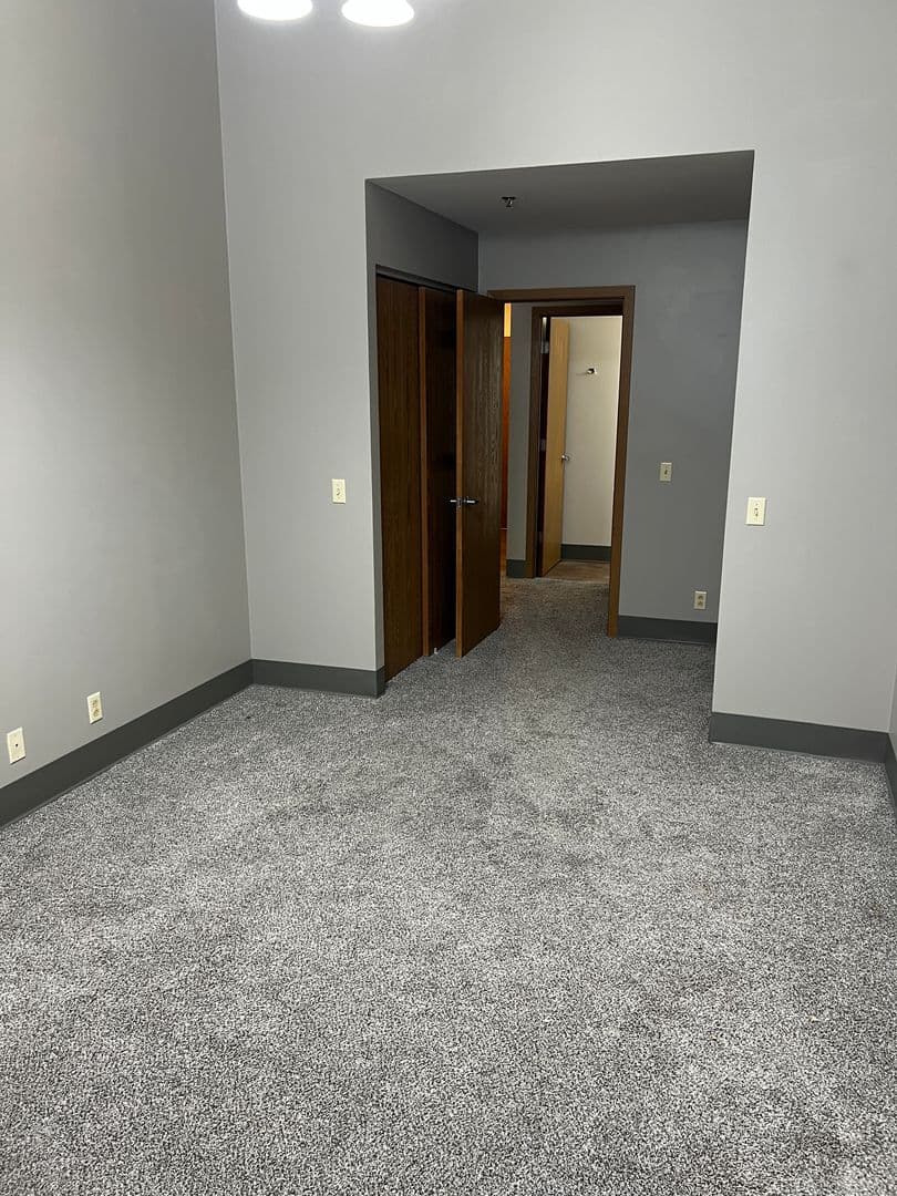 Quincy Apartment: 500 Maine St.