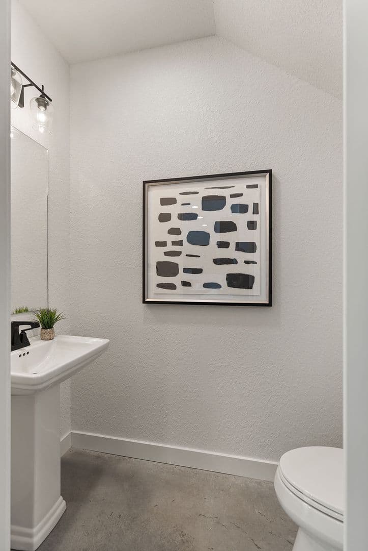 Quincy Townhome: 201 S 8th