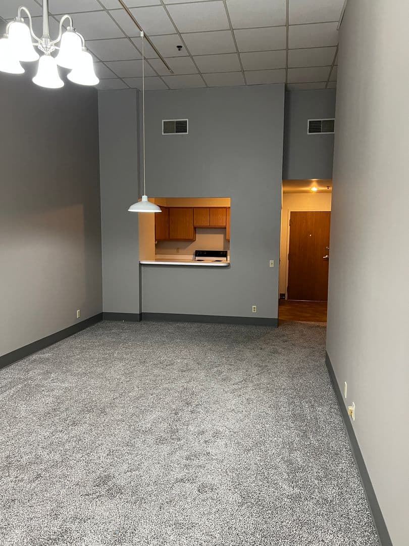 Quincy Apartment: 500 Maine St.