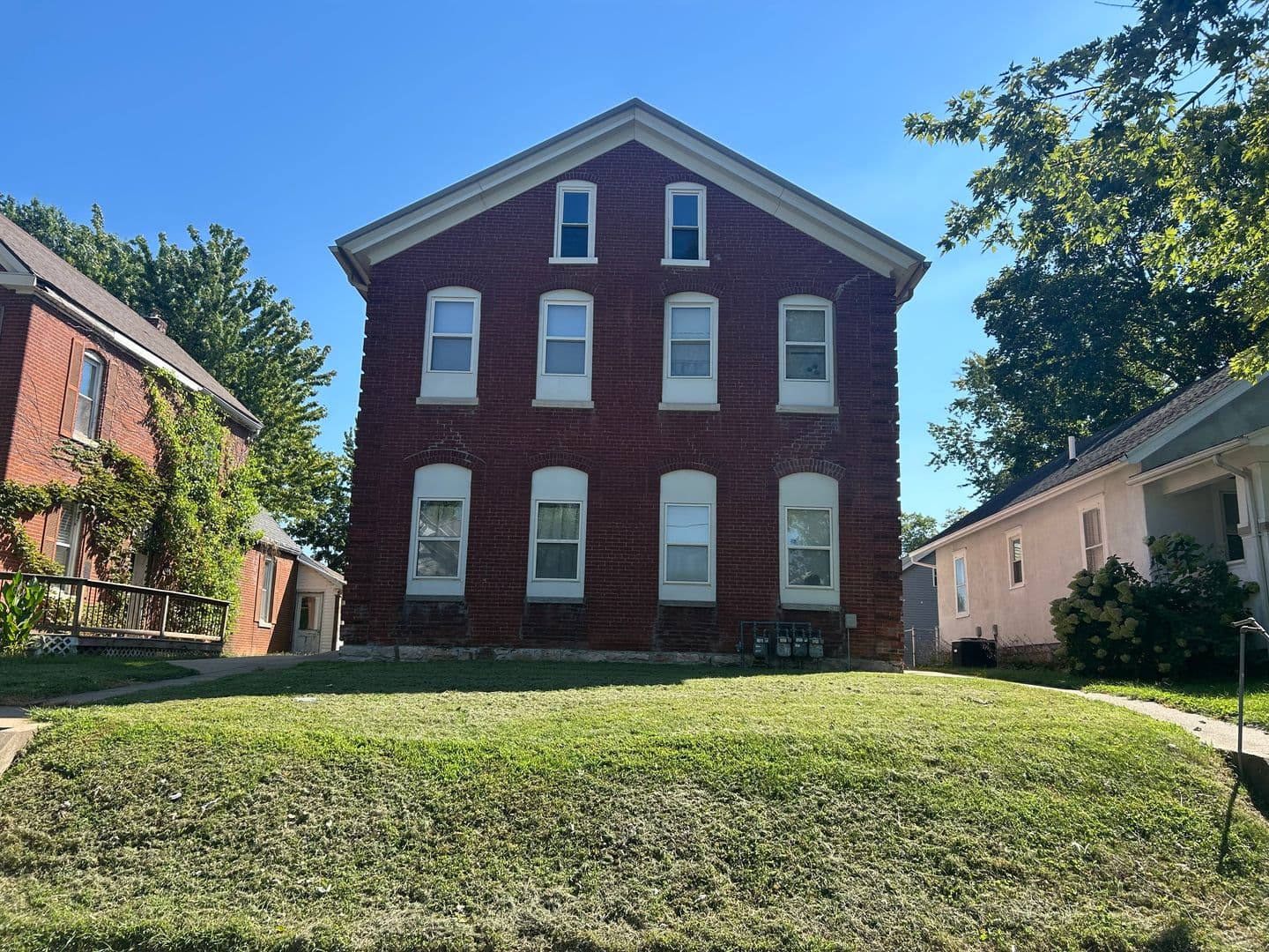 Quincy Apartment: 616 N 13th