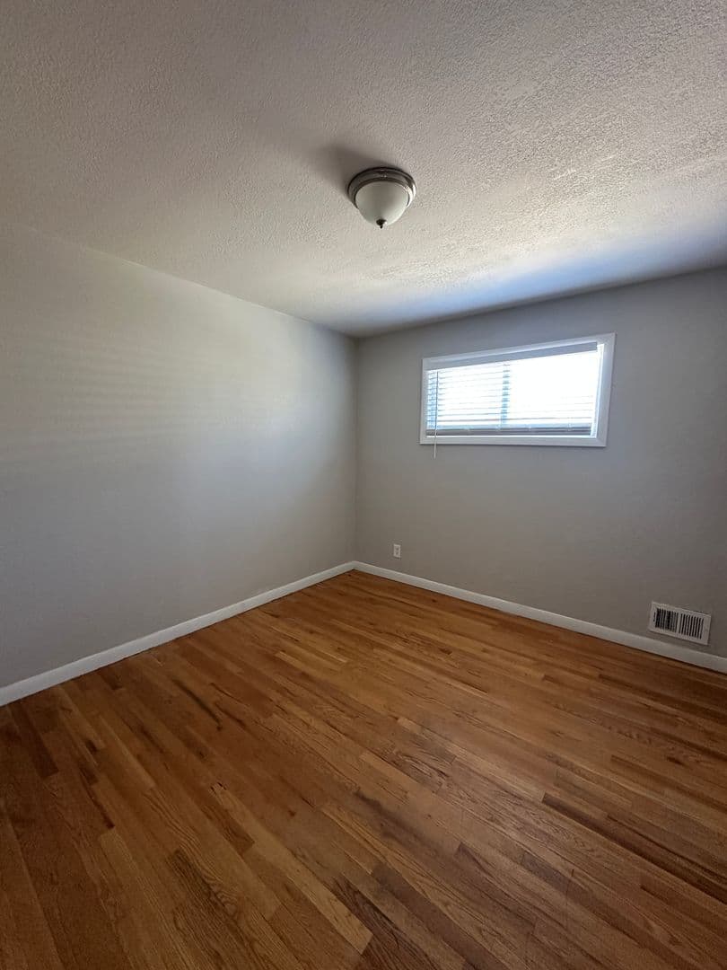 Denver House: 6820 Larsh Dr