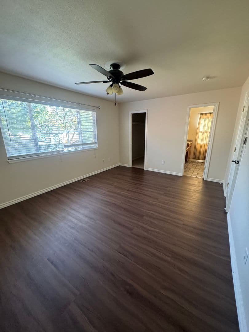 Aurora House: 14831 E Penwood Pl