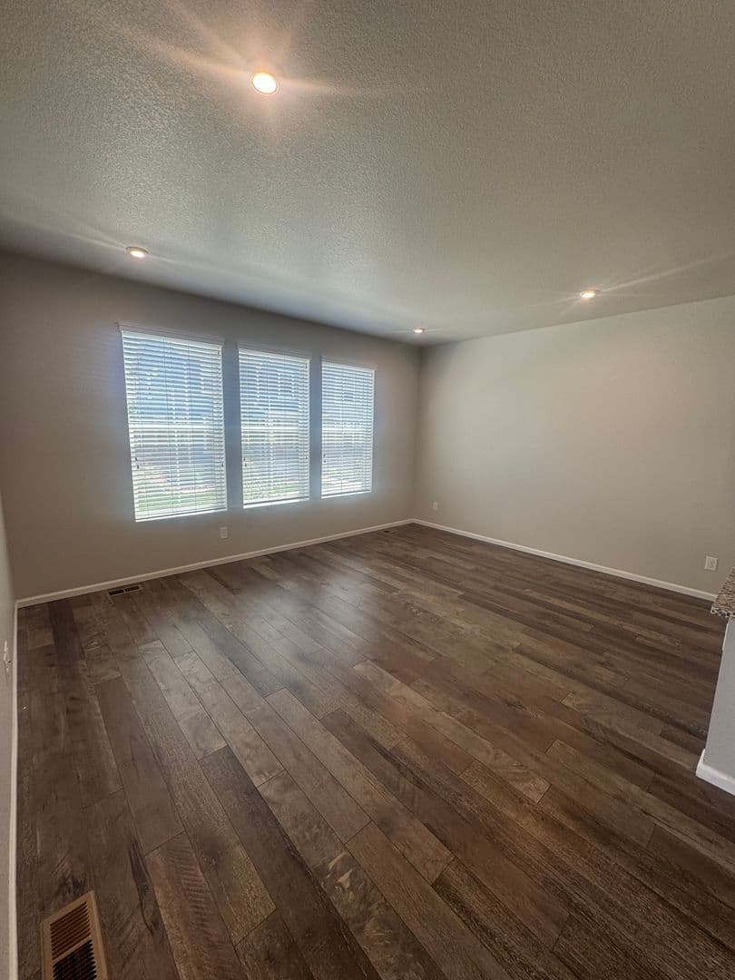 Centennial House: 15917 E Otero Ave