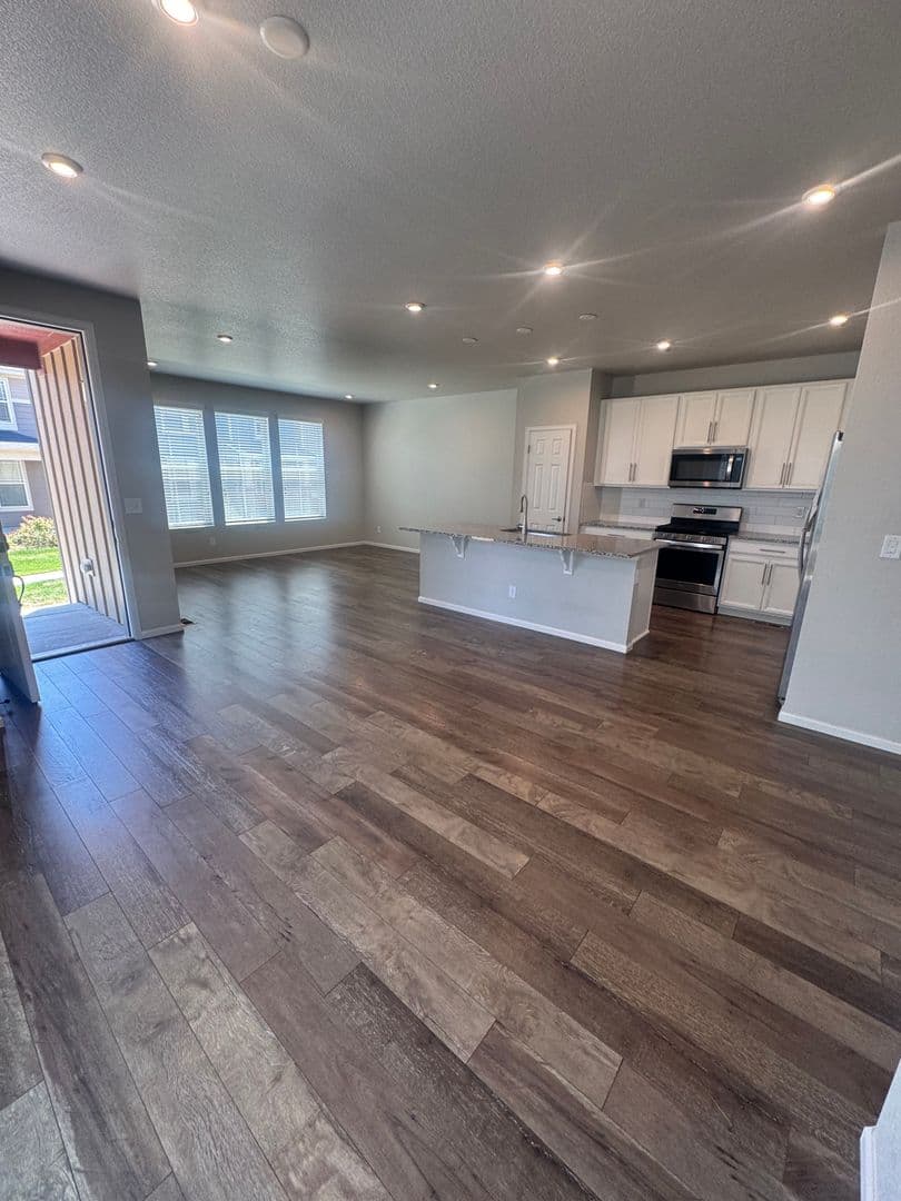 Centennial House: 15917 E Otero Ave