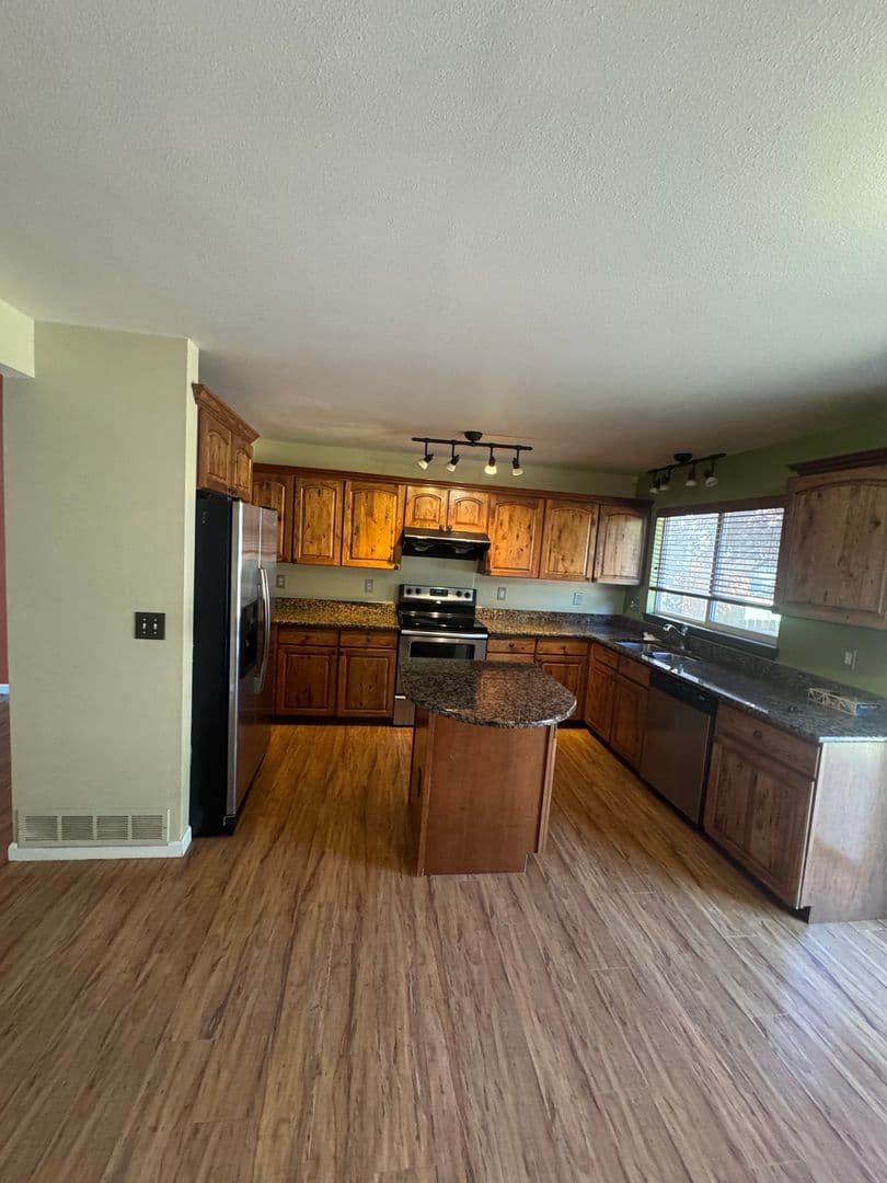 Aurora House: 14831 E Penwood Pl