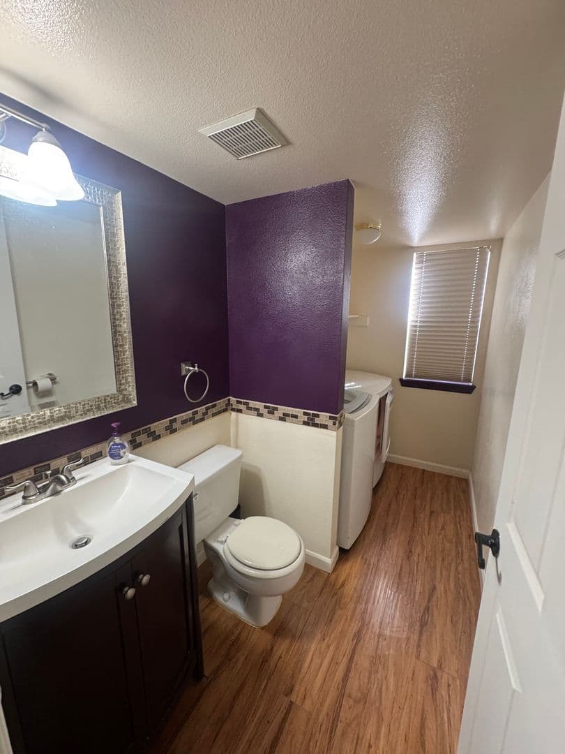 Aurora House: 14831 E Penwood Pl