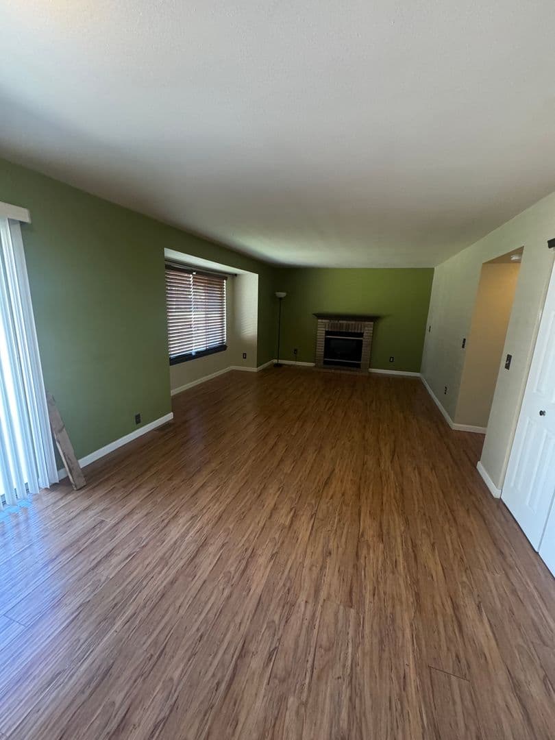 Aurora House: 14831 E Penwood Pl