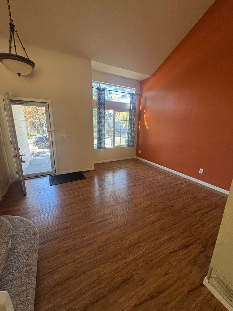Aurora House: 14831 E Penwood Pl